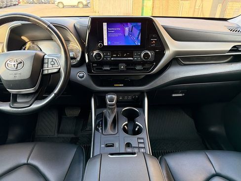 Used 2023 Toyota Highlander XLE image 20