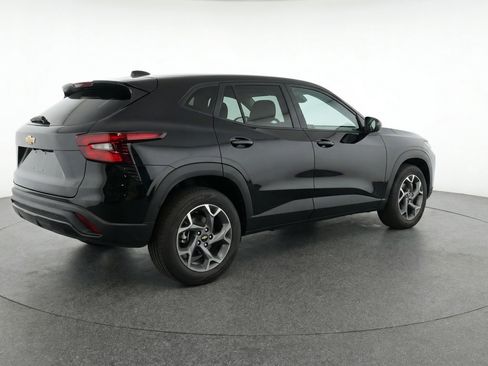 Used 2025 Chevrolet Trax LT image 9