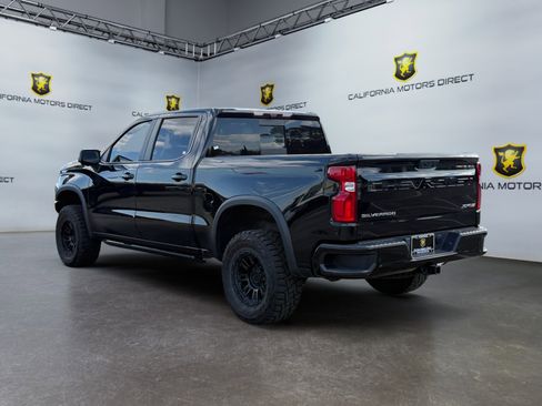 Used 2023 Chevrolet Silverado 1500 ZR2 w/ Technology Package AWD/4WD image 3