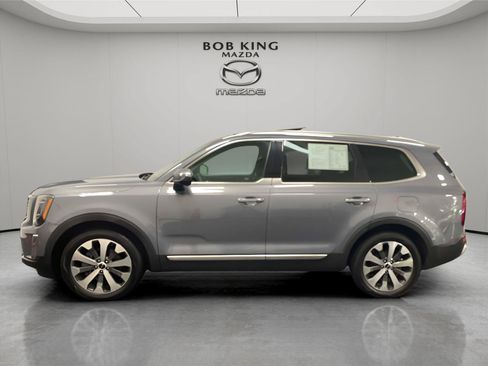 Used 2022 Kia Telluride S FWD image 2