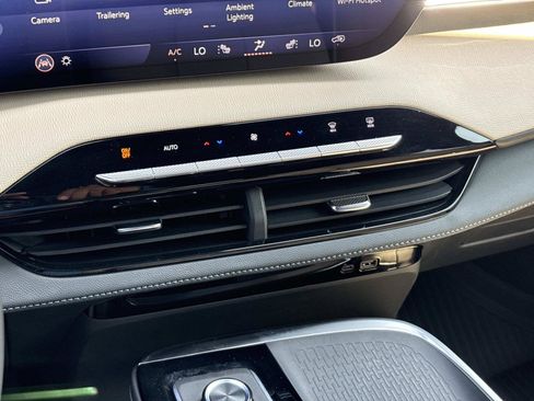 Used 2026 Buick Enclave Preferred w/ Power Package FWD image 26