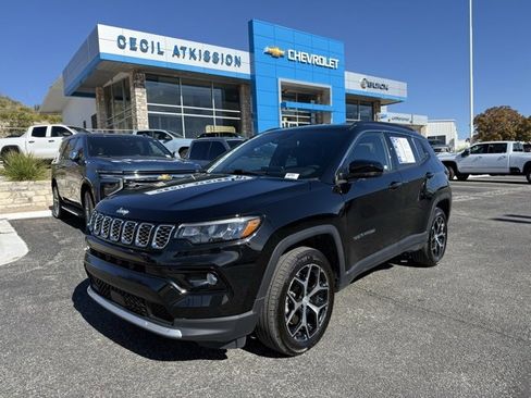 Used 2024 Jeep Compass Limited image 14