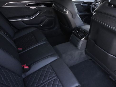 Used 2022 Audi S8 AWD/4WD image 33