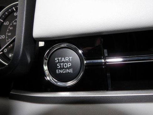 New 2025 Mitsubishi Outlander SE image 25