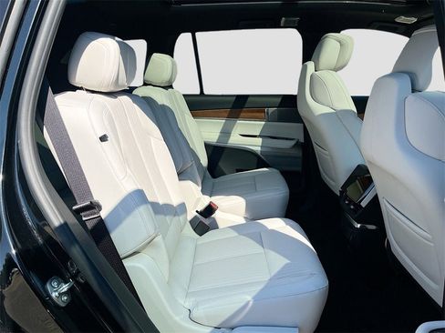 New 2026 Cadillac Vistiq Luxury image 27