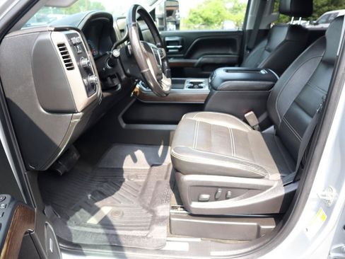 Used 2018 GMC Sierra 2500 Denali w/ Duramax Plus Package AWD/4WD image 13
