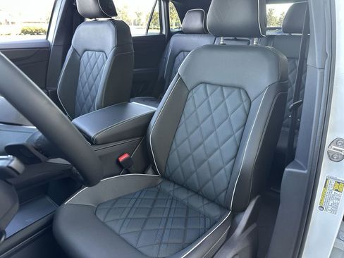 New 2026 Volkswagen Atlas Cross Sport SEL Premium R-Line image 11