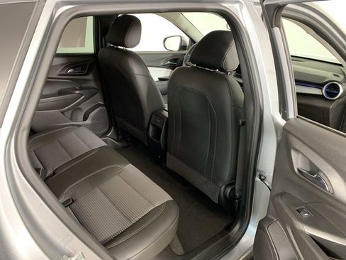 Used 2025 Chevrolet Trax LT image 34