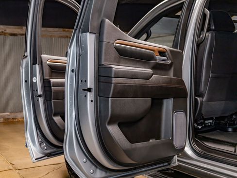 Used 2023 Chevrolet Silverado 1500 High Country w/ Technology Package image 30