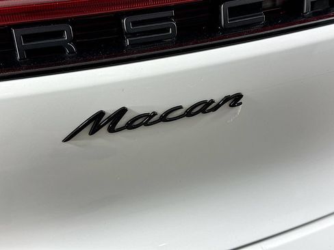Certified 2025 Porsche Macan AWD/4WD image 34