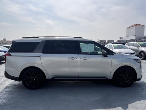 Certified 2026 Kia Carnival SX w/ SX Dark Edition Package image 9