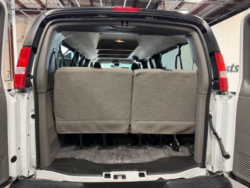 Used 2025 GMC Savana 3500 LT w/ LT Preferred Equipment Group RWD image 27