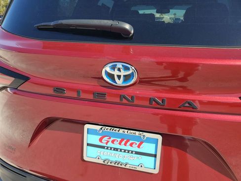 Certified 2021 Toyota Sienna XLE image 40