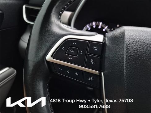 Used 2022 Toyota Highlander XLE FWD image 31