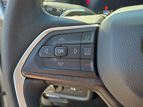 Used 2023 Jeep Grand Cherokee L Limited w/ Luxury Tech Group II image 22