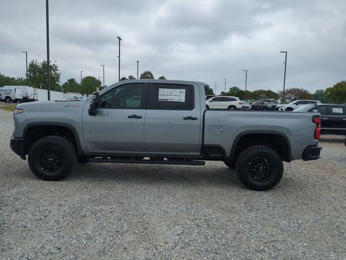 New 2026 Chevrolet Silverado 2500 ZR2 AWD/4WD image 7