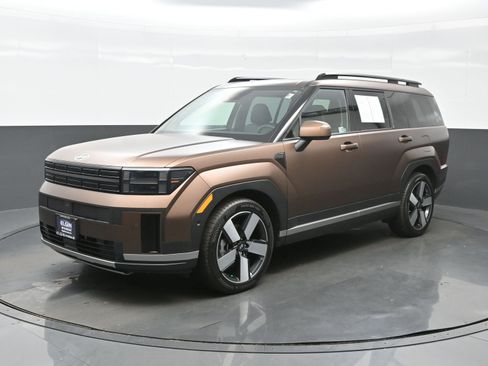 Used 2025 Hyundai Santa Fe Limited image 2