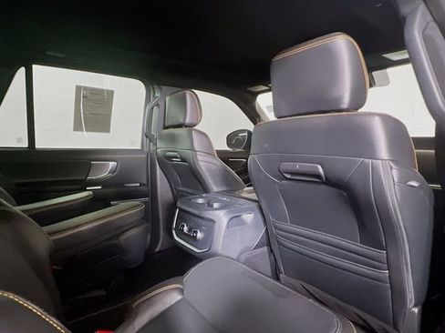 Used 2025 Ford Expedition Tremor image 10