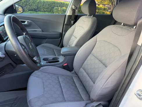Used 2017 Kia Niro LX image 10