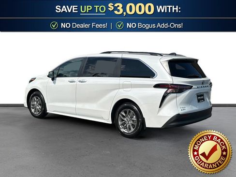Used 2026 Toyota Sienna XLE FWD image 4