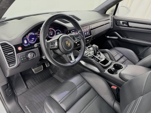 Used 2023 Porsche Cayenne Turbo AWD/4WD image 4