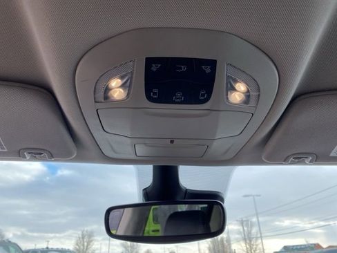 Certified 2024 Chrysler Pacifica Touring-L image 15