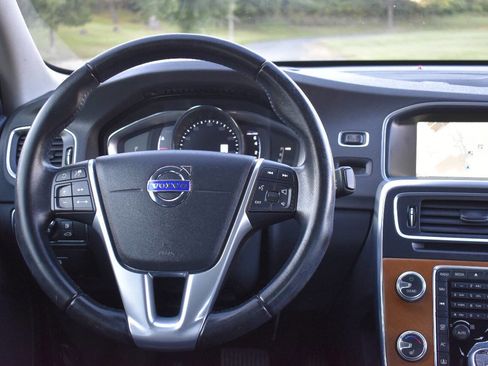 Used 2016 Volvo S60 T5 Inscription Platinum FWD image 22