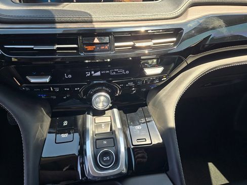 Used 2023 Acura MDX SH-AWD w/ Advance Package image 16