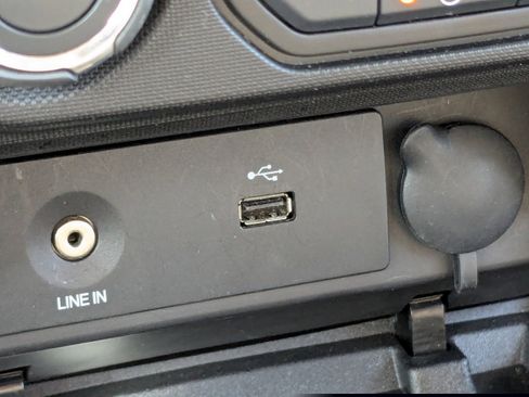 Used 2013 Ford F150 XLT w/ XLT Chrome Pkg image 19