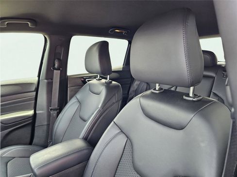 New 2026 Jeep Compass Latitude AWD/4WD image 17