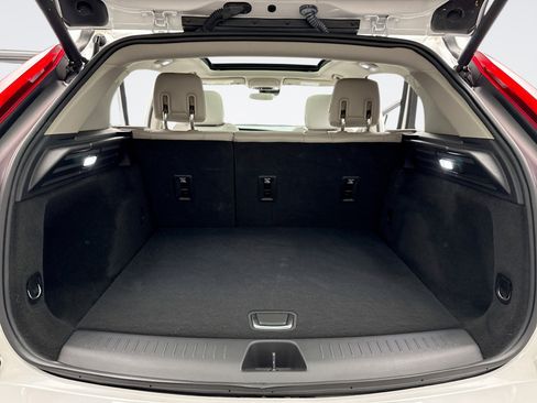 Used 2022 Cadillac XT4 Luxury w/ Cold Weather Package image 18