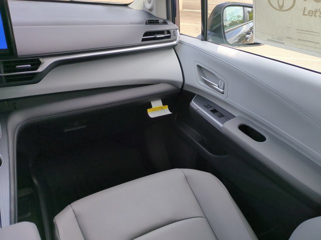New 2026 Toyota Sienna XLE AWD/4WD image 17