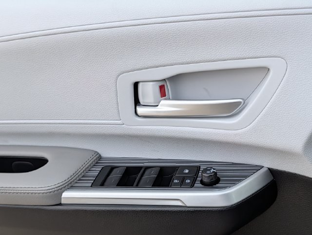 Certified 2026 Toyota Sienna XLE FWD image 24