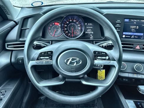 Used 2023 Hyundai Elantra SE FWD image 15