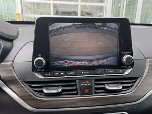 Used 2025 Nissan Altima 2.5 SV FWD image 23