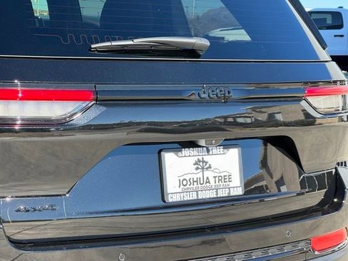 New 2025 Jeep Grand Cherokee Limited image 8