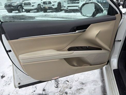 Used 2022 Toyota Camry XLE image 15