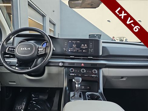 Used 2024 Kia Carnival LX image 14