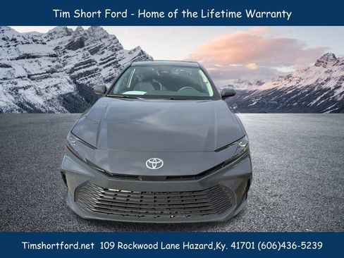 Used 2025 Toyota Camry LE image 2