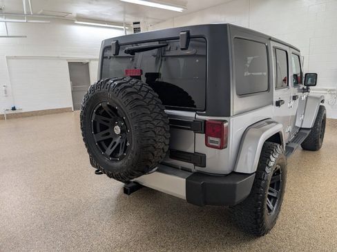Used 2013 Jeep Wrangler Unlimited Sahara w/ Connectivity Group AWD/4WD image 4
