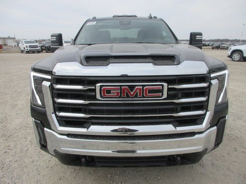 New 2026 GMC Sierra 2500 SLE w/ SLE Value Package; AWD/4WD image 11
