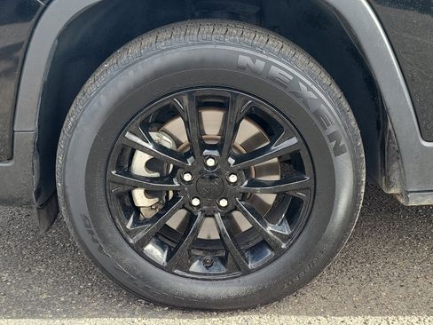 Used 2023 Jeep Cherokee Altitude Lux image 31