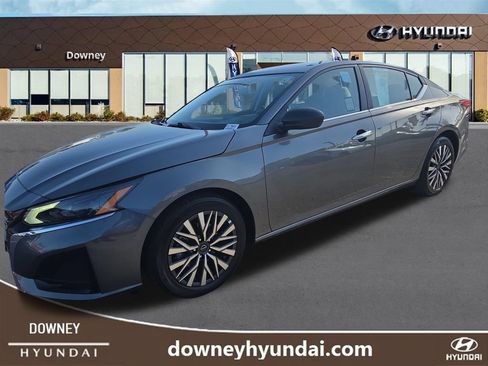 Used 2025 Nissan Altima 2.5 SV FWD image 1