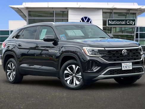 Used 2024 Volkswagen Atlas Cross Sport SE AWD/4WD image 2