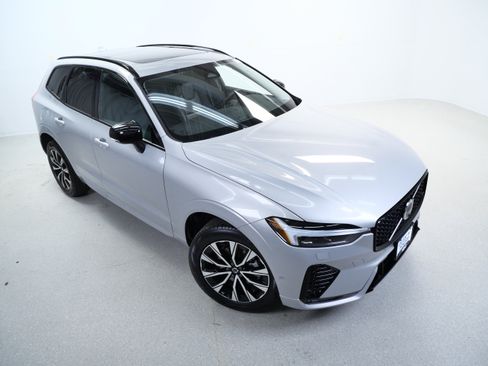 Used 2025 Volvo XC60 B5 Plus w/ Climate Package AWD/4WD image 4