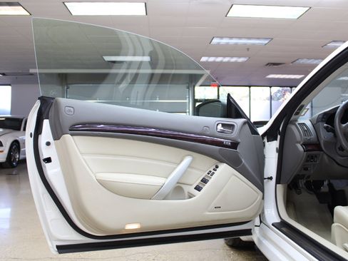 Used 2010 INFINITI G37 Sport w/ Premium Pkg image 34