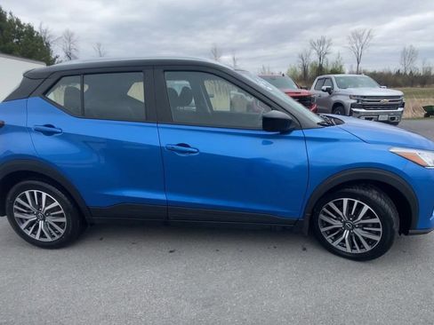 Used 2023 Nissan Kicks SV FWD image 9
