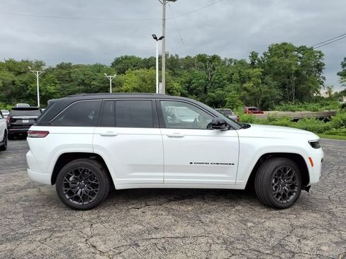 Used 2026 Jeep Grand Cherokee Summit w/ Obsidian Package AWD/4WD image 4
