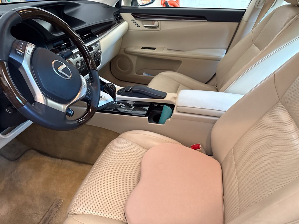 Used 2015 Lexus ES 350 w/ Ultra Luxury Package FWD image 11