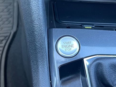 Used 2023 Volkswagen Tiguan SE image 28